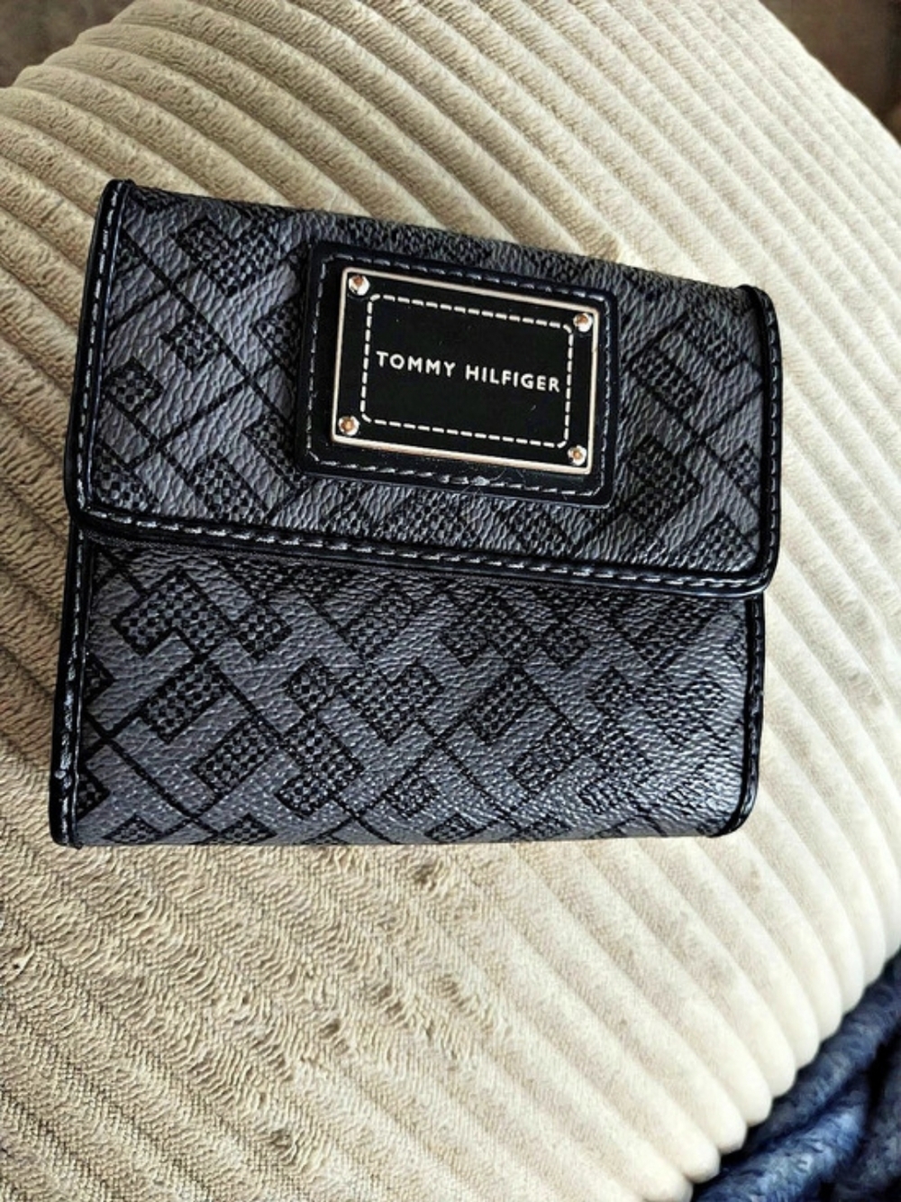 Tommy Hilfiger Black Geometric Wallet Like New